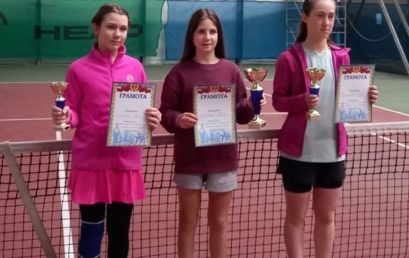 Поздравляем Коленченко Еву с третьим местом в теннисном турнире