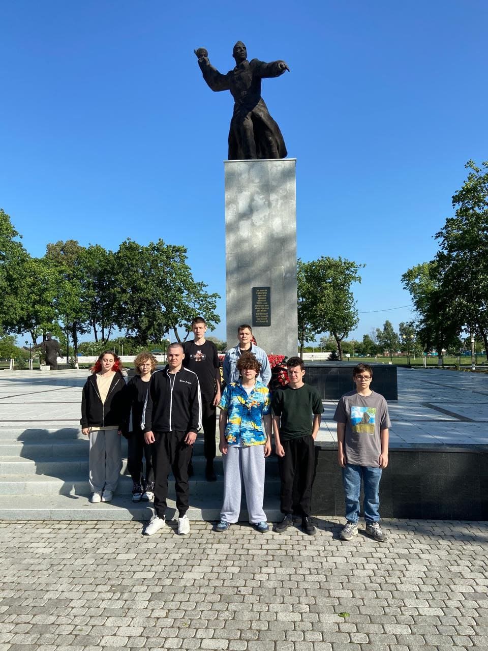 Посещение мемориала, посвященного защитникам нашего отечества в преддверии праздника Победы в Великой Отечественной Войне